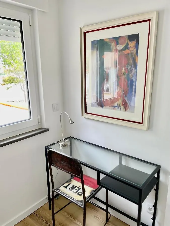 3 Bedroom Cascais Apt 0*,